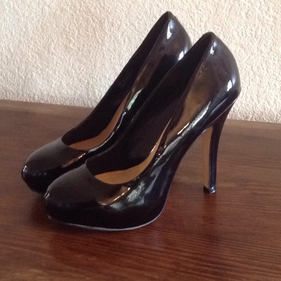 Steve Madden Shoes - Steve Madden Black Leather pump. Size8.5